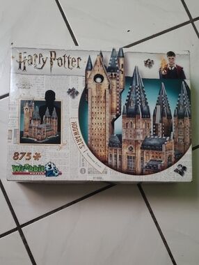 Like new "Wrebbit" Harry PotterHogwarts 3D Puzzle - 875-Pieces